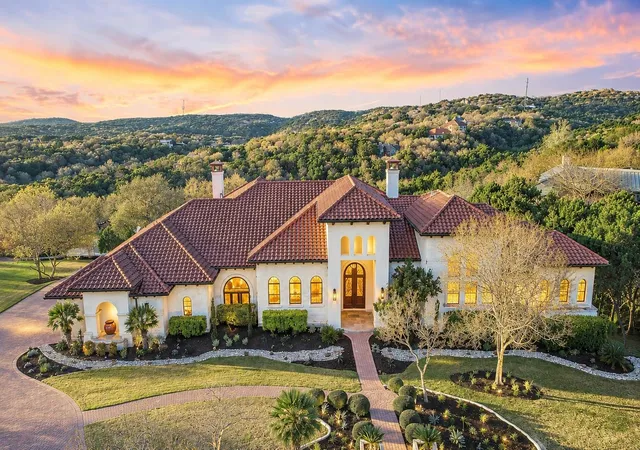 Photo 1 of Mansion for sale at 916 Barton Creek Blvd, Austin, TX 78746 | MLS# 7148802 | Listing updated on 2026-08-28