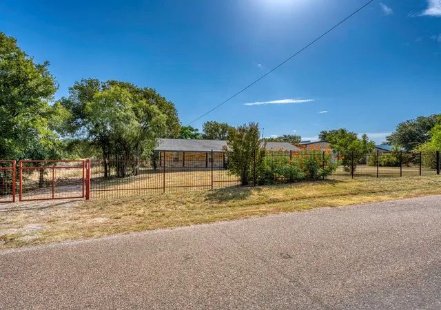 Photo 4 of Single family home for sale at 212 Deer Dr, Sunrise Beach, TX 78643 | MLS# 7030351 | Listing updated on 2026-09-06
