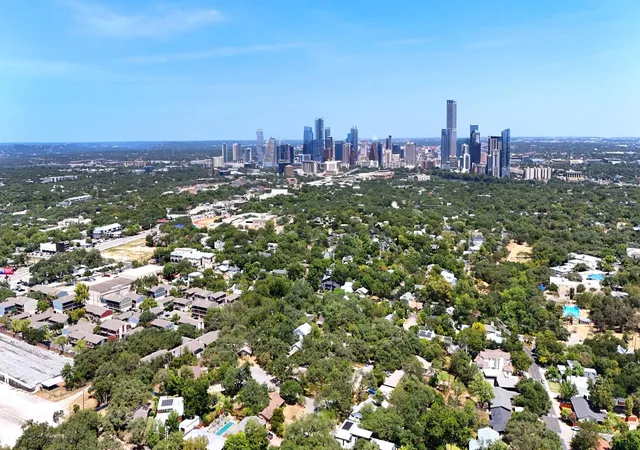 Listing Photo 5 - Condo for sale in building located at 2215 Post Rd, Austin, TX 78704 - Unit #1039