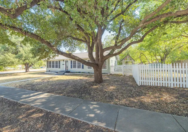 Photo 1 of Single family home for sale at 307 N Black St, Round Rock, TX 78664 | MLS# 3010099 | Listing updated on 2026-10-09