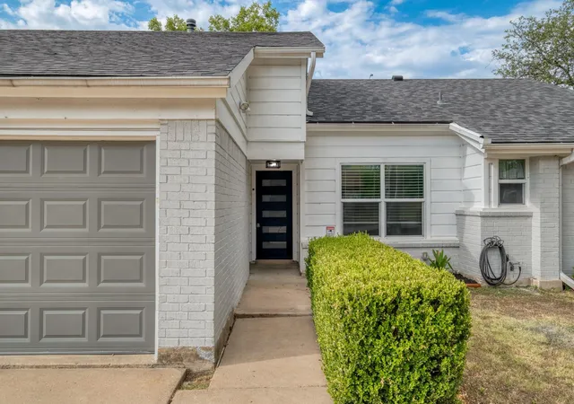Photo 2 of Single family home for sale at 3213 Western Dr, Austin, TX 78745 | MLS# 3505103 | Listing updated on 2026-09-05