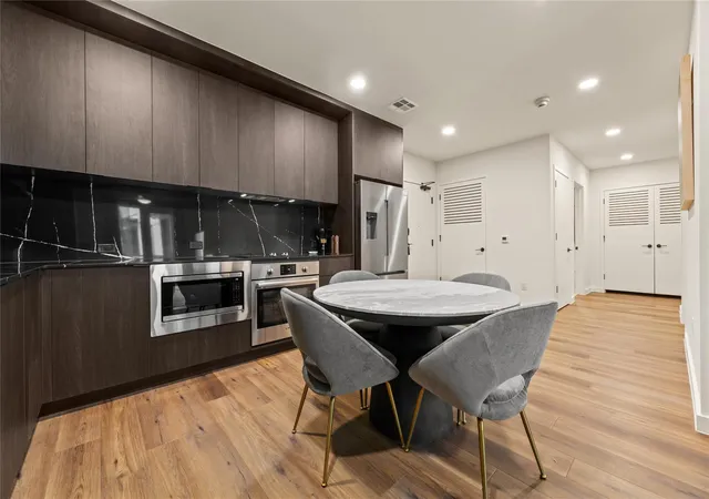 Listing Photo 4 - Condo for sale in building located at 2323 S Lamar Blvd, Austin, TX 78704 - Unit #206