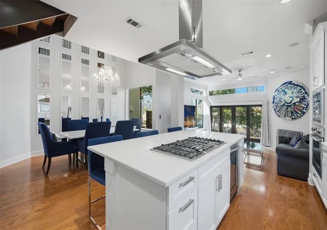 Listing Photo 4 - Condo for sale in building located at 512 Sunny Ln, Austin, TX 78704 - Unit #B