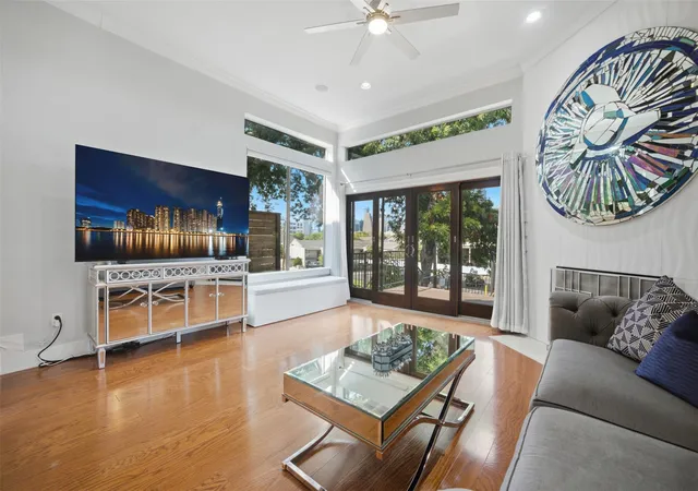 Listing Photo 5 - Condo for sale in building located at 512 Sunny Ln, Austin, TX 78704 - Unit #B