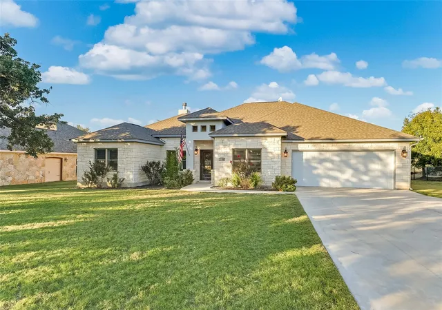 Photo 2 of Single family home for sale at 216 Enclave Dr, Kingsland, TX 78639 | MLS# 5968742 | Listing updated on 2026-09-05