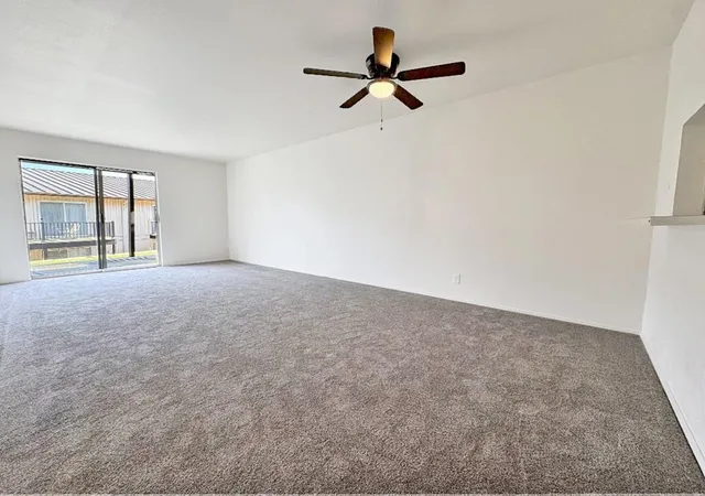 Listing Photo 5 - Condo for sale in building located at 1210 Hi Stirrup #206, Horseshoe Bay, TX 78657 - Unit #UNIT 206