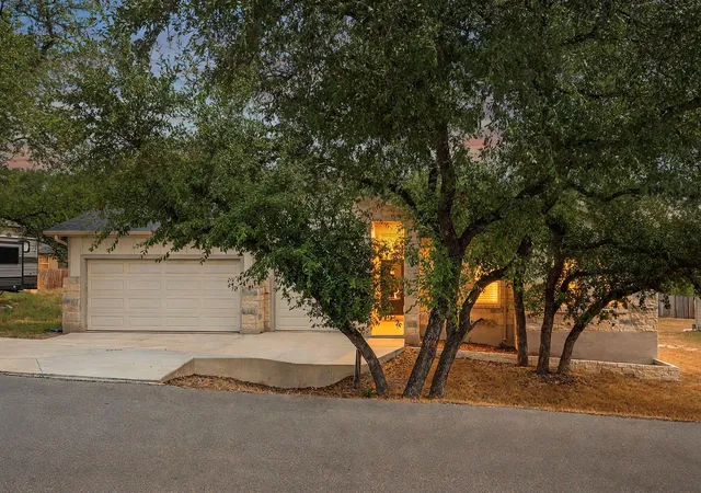 Photo 2 of Single family home for sale at 21208 Santa Rosa Ave, Lago Vista, TX 78645 | MLS# 5649516 | Listing updated on 2026-10-02