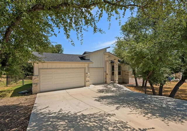 Photo 3 of Single family home for sale at 21208 Santa Rosa Ave, Lago Vista, TX 78645 | MLS# 5649516 | Listing updated on 2026-10-02