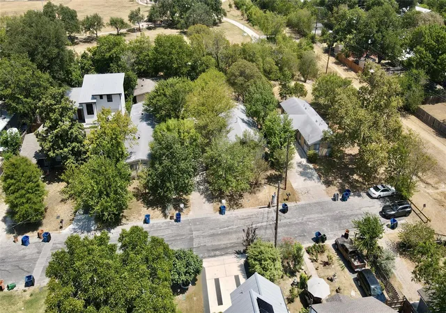 Photo 3 of Multi family home for sale at 400 Swanee Dr, Austin, TX 78752 | MLS# 1011993 | Listing updated on 2026-08-29