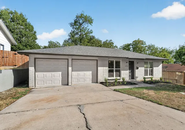 Photo 3 of Single family home for sale at 6913 La Salle Dr, Austin, TX 78723 | MLS# 4809143 | Listing updated on 2026-10-27