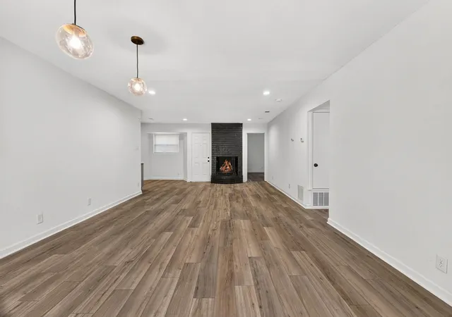 Photo 4 of Single family home for sale at 6913 La Salle Dr, Austin, TX 78723 | MLS# 4809143 | Listing updated on 2026-10-27