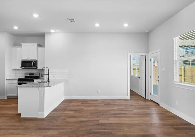 Photo 3 of Single family home for sale at 125 Skyflower Ln, San Marcos, TX 78666 | MLS# 1543473 | Listing updated on 2026-09-02