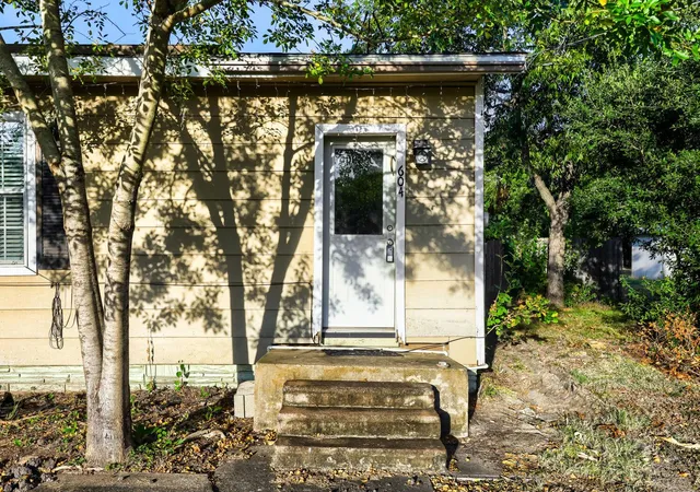 Photo 33 of Single family home for sale at 604 S Donohoe St, Granger, TX 76530 | MLS# 2558822 | Listing updated on 2026-10-05