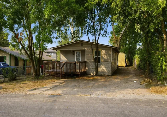 Photo 3 of Single family home for sale at 403 Blackson Ave, Austin, TX 78752 | MLS# 9927878 | Listing updated on 2026-09-01