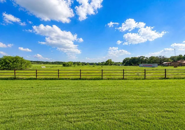Photo 2 of Single family home for sale at 1076 Fm 2095, Cameron, TX 76520 | MLS# 4193651 | Listing updated on 2026-08-31