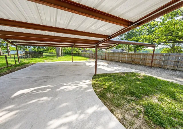 Photo 3 of Single family home for sale at 1076 Fm 2095, Cameron, TX 76520 | MLS# 4193651 | Listing updated on 2026-08-31