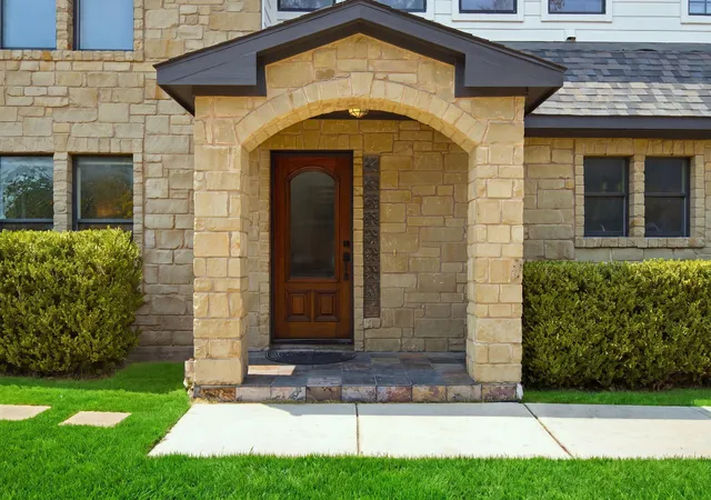 Photo 3 of Single family home for sale at 6708 Notre Dame Dr, Austin, TX 78723 | MLS# 4776483 | Listing updated on 2026-09-17