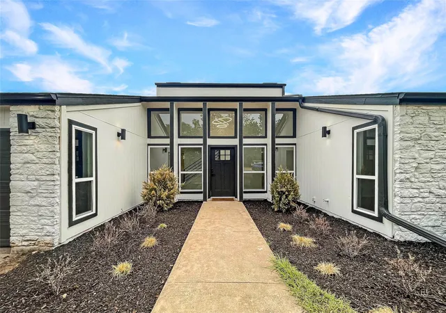 Photo 3 of Single family home for sale at 141 Ridgecrest Rd, Georgetown, TX 78628 | MLS# 7690789 | Listing updated on 2026-09-01