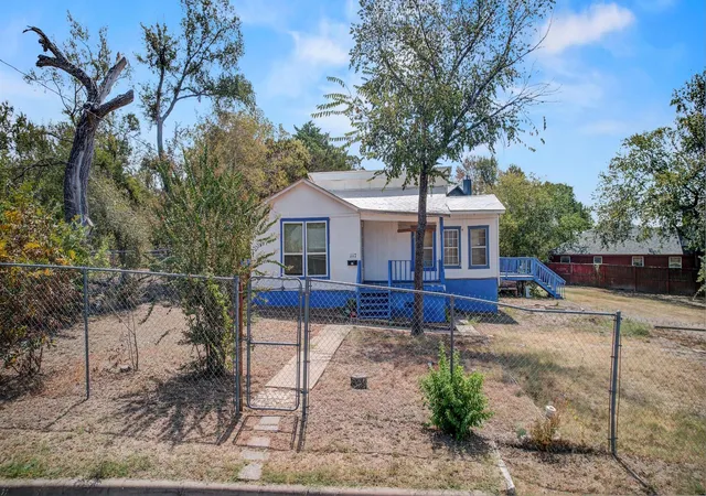 Photo 1 of Single family home for sale at 1117 Mansell Ave, Austin, TX 78721 | MLS# 5574702 | Listing updated on 2026-09-01