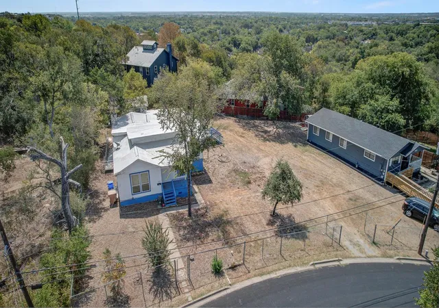 Photo 4 of Single family home for sale at 1117 Mansell Ave, Austin, TX 78721 | MLS# 5574702 | Listing updated on 2026-09-01