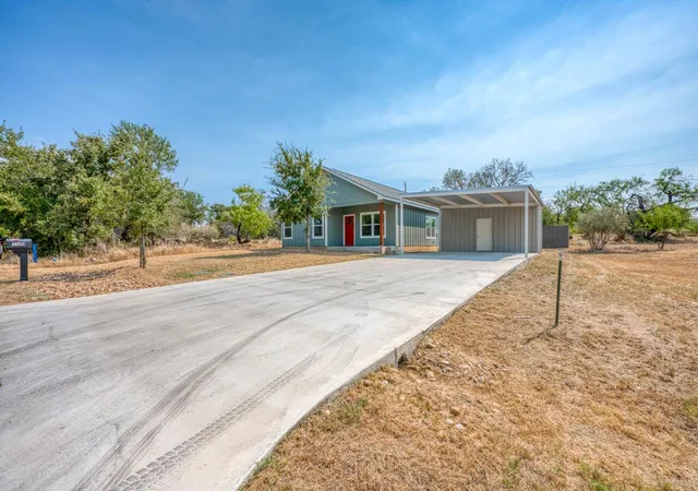 Photo 3 of Single family home for sale at 3340 Cactus Trl, Kingsland, TX 78639 | MLS# 2610614 | Listing updated on 2026-08-30