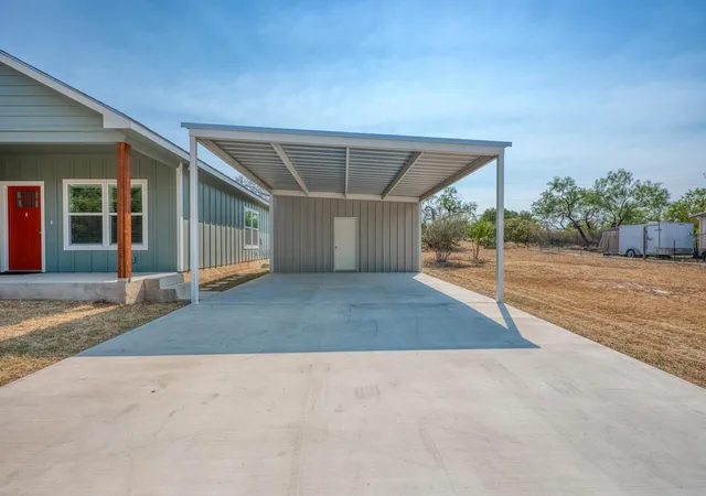 Photo 3 of Single family home for sale at 3340 Cactus Trl, Kingsland, TX 78639 | MLS# 2610614 | Listing updated on 2026-08-30