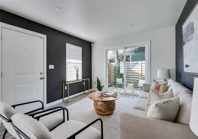 Photo 3 of Single family home for sale at 1122 Mason Ave, Austin, TX 78721 | MLS# 4721740 | Listing updated on 2026-10-07