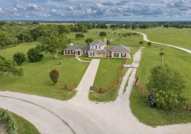 Photo 3 of Single family home for sale at 1710 Harwood Rd, Luling, TX 78648 | MLS# 8270795 | Listing updated on 2026-08-30