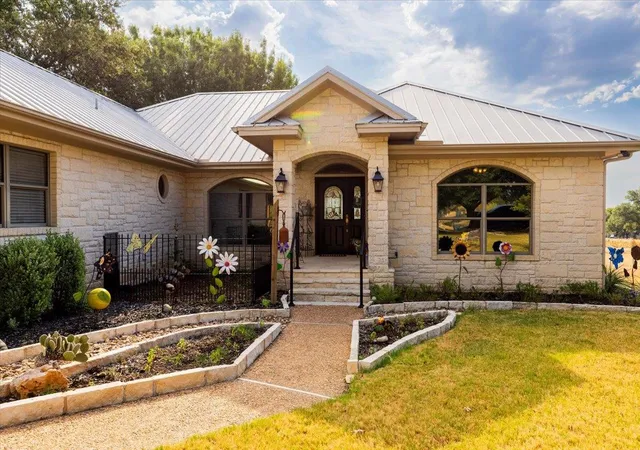 Photo 2 of Single family home for sale at 101 Denny Fox Dr, Burnet, TX 78611 | MLS# 2332279 | Listing updated on 2026-09-01