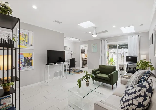 Townhouse for sale at 7406 Shadow Hl Dr #104, Austin, TX 78731 | MLS# 9454271