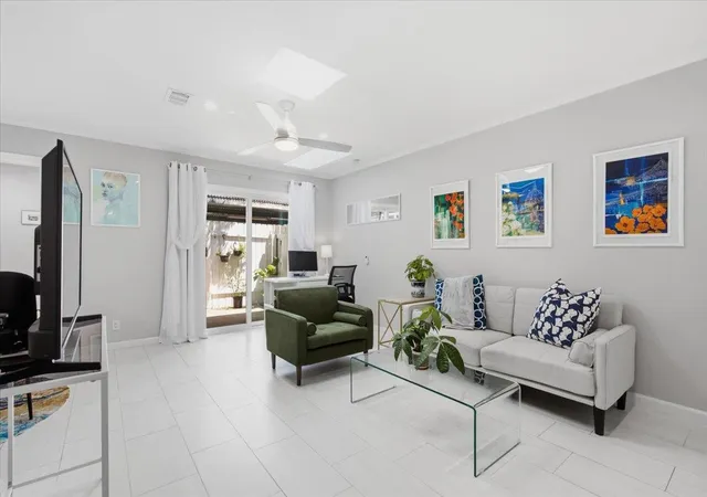 Photo 2 of Townhouse for sale at 7406 Shadow Hl Dr #104, Austin, TX 78731 | MLS# 9454271 | Listing updated on 2026-10-26