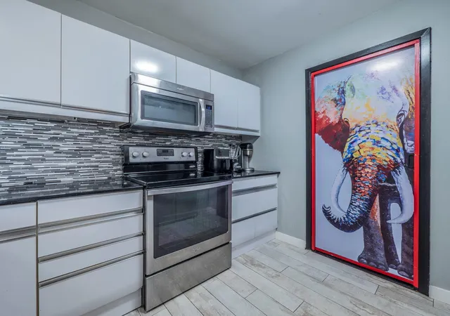 Listing Photo 4 - Condo for sale in building located at 40 N Interstate 35 Hwy, Austin, TX 78701 - Unit #4A4