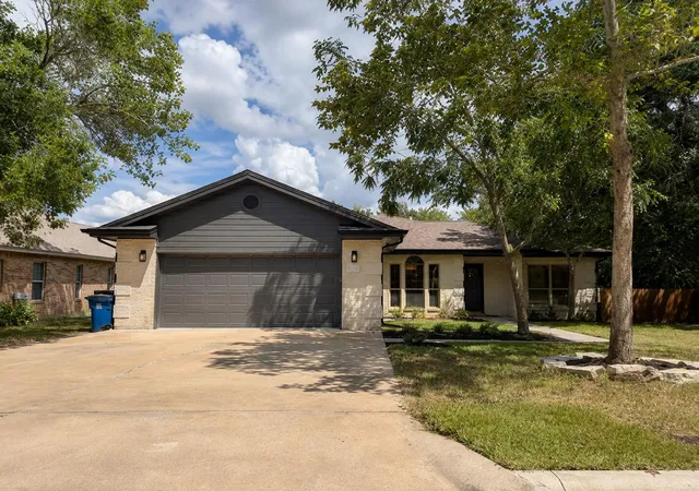 Photo 4 of Single family home for sale at 1605 Century Oaks Dr, Lockhart, TX 78644 | MLS# 4090645 | Listing updated on 2026-10-04