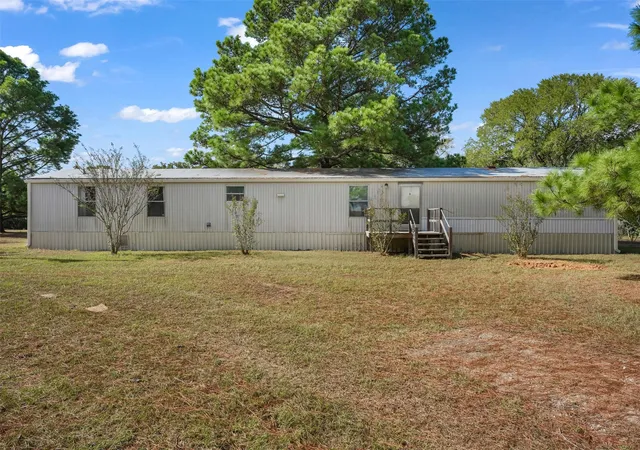 Photo 3 of Manufactured home for sale at 133 Pine Valley Loop, Smithville, TX 78957 | MLS# 7638059 | Listing updated on 2026-09-23