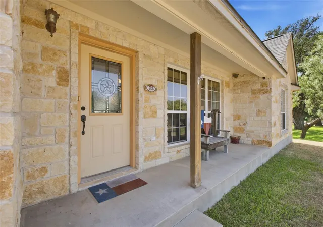 Photo 1 of Single family home for sale at 305 Pecan Dr, Kingsland, TX 78639 | MLS# 7866276 | Listing updated on 2026-10-04