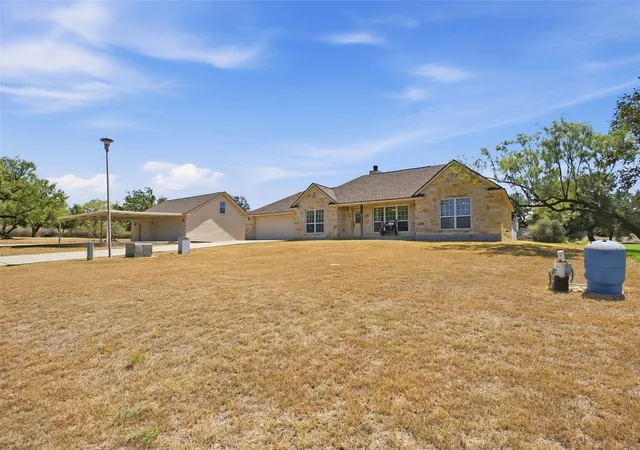 Photo 2 of Single family home for sale at 305 Pecan Dr, Kingsland, TX 78639 | MLS# 7866276 | Listing updated on 2026-10-04