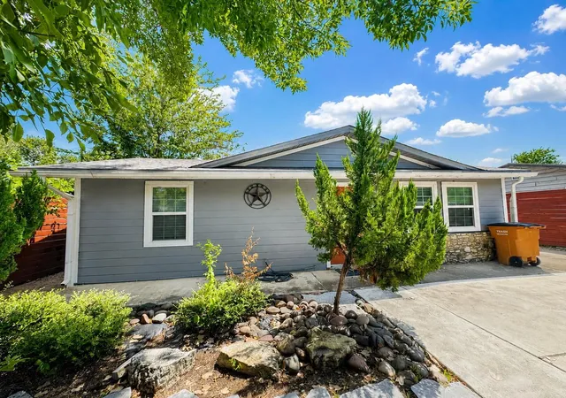 Photo 1 of Single family home for sale at 6711 Cruz St, Austin, TX 78741 | MLS# 1740020 | Listing updated on 2026-08-31