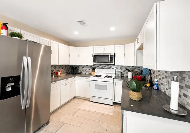 Photo 3 of Single family home for sale at 6711 Cruz St, Austin, TX 78741 | MLS# 1740020 | Listing updated on 2026-08-31