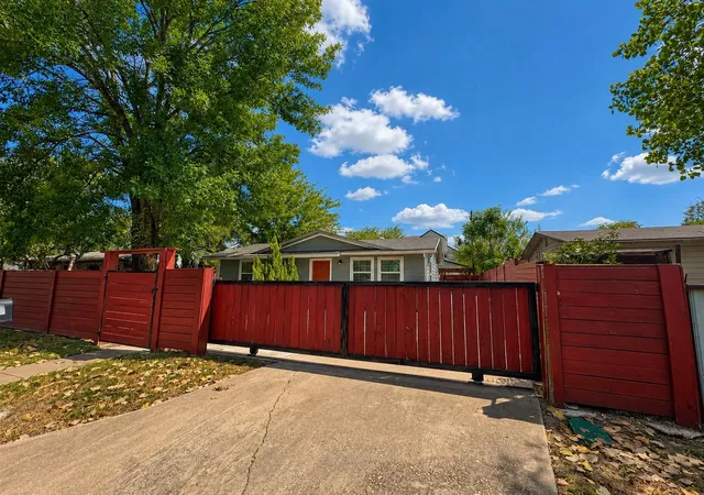 Photo 9 of Single family home for sale at 6711 Cruz St, Austin, TX 78741 | MLS# 1740020 | Listing updated on 2026-08-31