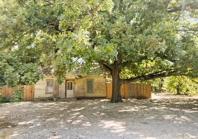 Photo 1 of Single family home for sale at 443 W Jackson St, Bartlett, TX 76511 | MLS# 3867384 | Listing updated on 2026-09-01