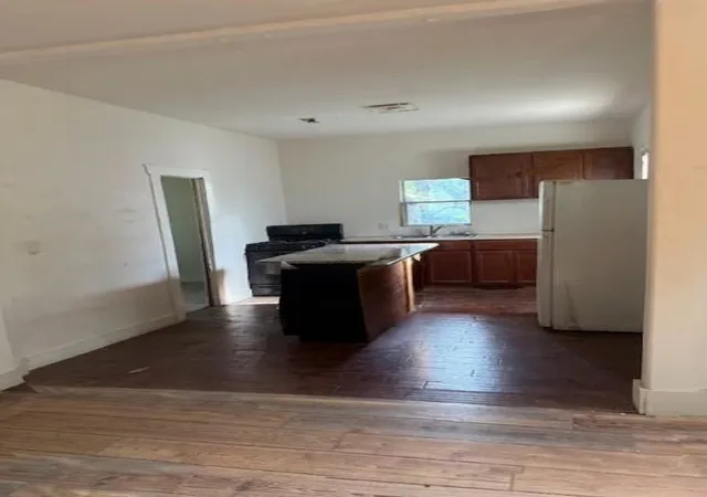 Photo 4 of Single family home for sale at 443 W Jackson St, Bartlett, TX 76511 | MLS# 3867384 | Listing updated on 2026-09-01