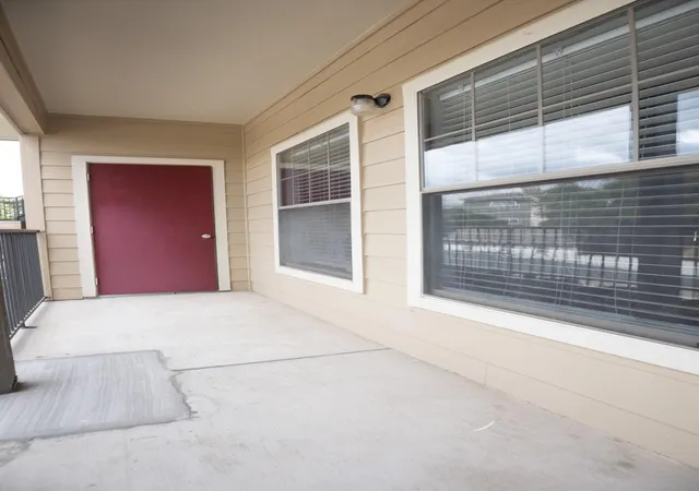Listing Photo 2 - Condo for sale in building located at 2320 Gracy Farms Ln, Austin, TX 78758 - Unit #821