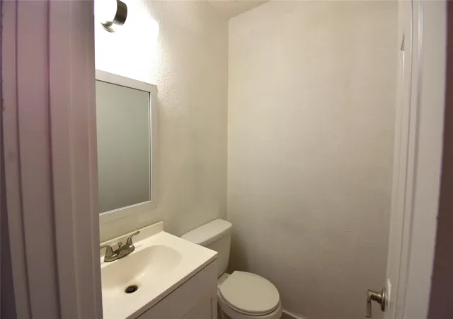 Listing Photo 5 - Condo for sale in building located at 300 E Croslin St, Austin, TX 78752 - Unit #114