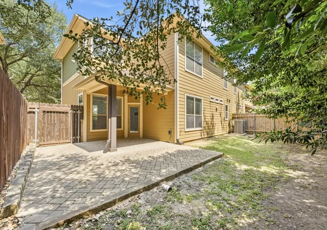 Listing Photo 2 - Condo for sale in building located at 6708 Manchaca Rd, Austin, TX 78745 - Unit #4