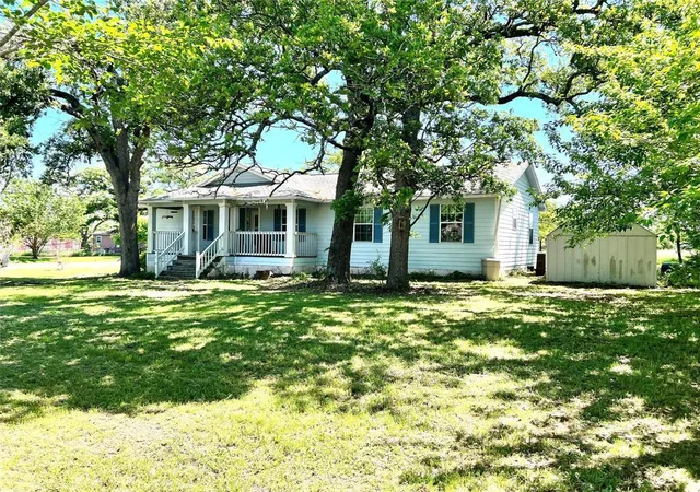 Photo 2 of Single family home for sale at 2105 W Gillis Ave, Cameron, TX 76520 | MLS# 6689111 | Listing updated on 2026-09-22