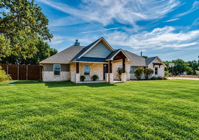 Photo 1 of Single family home for sale at 109 Deep Lake Cir, Liberty Hill, TX 78642 | MLS# 8869955 | Listing updated on 2026-09-27