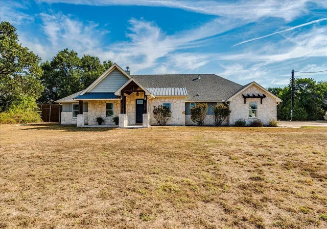 Photo 2 of Single family home for sale at 109 Deep Lake Cir, Liberty Hill, TX 78642 | MLS# 8869955 | Listing updated on 2026-09-27