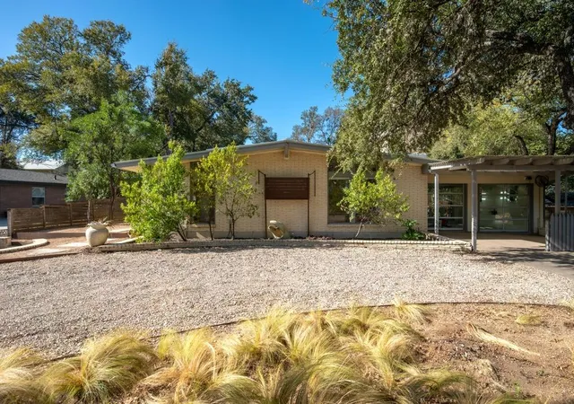 Photo 1 of Single family home for sale at 833 E 38th Street, Austin, TX 78705 | MLS# 3142081 | Listing updated on 2026-10-06