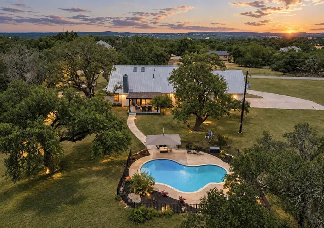 Photo 1 of Single family home for sale at 400 Oak Springs Dr, Dripping Springs, TX 78620 | MLS# 4758950 | Listing updated on 2026-10-05