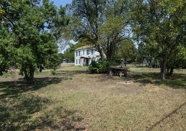 Photo 2 of Single family home for sale at 650 S Main St, Giddings, TX 78942 | MLS# 1257044 | Listing updated on 2026-09-02
